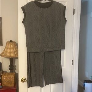 HALARA Gray two piece pant casual outfit.